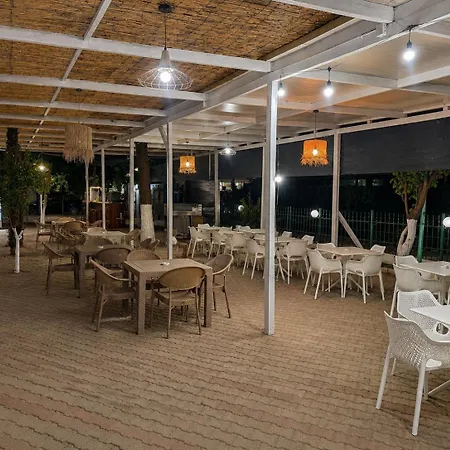 Hotel Rene Golem (Tirana)